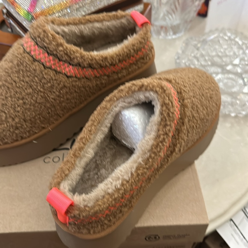 Shoes - Picture 2 of 4